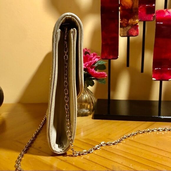 URBANâEXPRESSIONSâCUT OUTâTAN/GOLDâCROSSBODYâCLUTCH - Picture 10 of 16